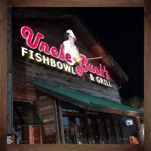 Uncle Buck's Fish Bowl & Grill: Bowling